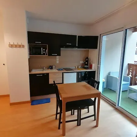 Avec Balcon, Apartament *